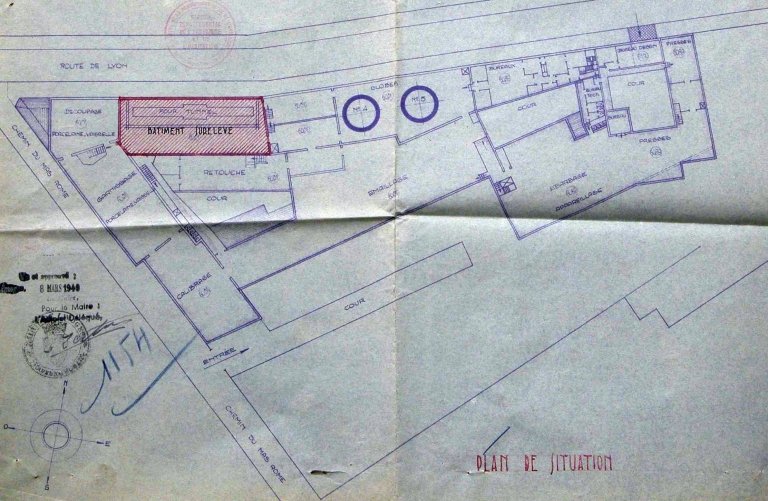 Plan masse de l'usine en 1948, où sont indiqués le four tunnel et les fours à globe subsistants.