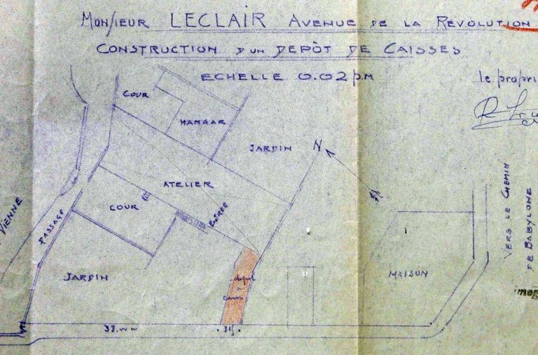 Plan masse de l'usine en 1955 extrait de : 'M. Leclair - Construction d'un dépôt de caisses - Avenue de la Révolution'.