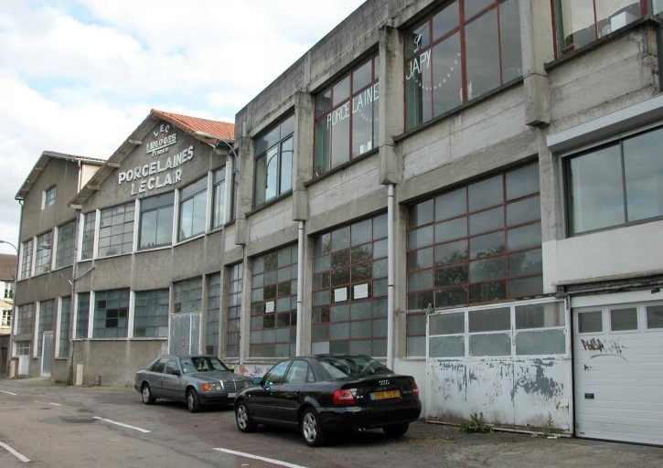 Vue de la façade antérieure de l'usine, depuis l'impasse de Nexon.