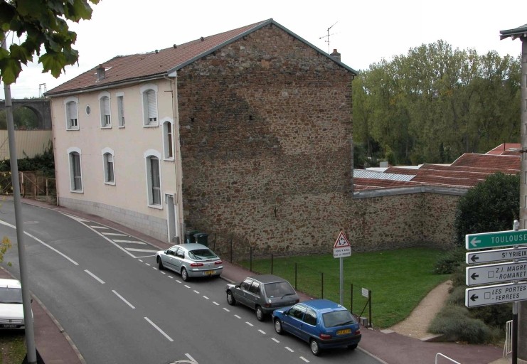 Le site de l'usine vu depuis le pont de la Révolution.