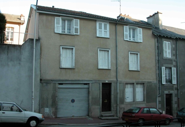 Le site vu depuis la rue du Pont-Saint-Martial : façade antérieure de la maison d'habitation. Les anciens ateliers sont implantés en fond de parcelle.