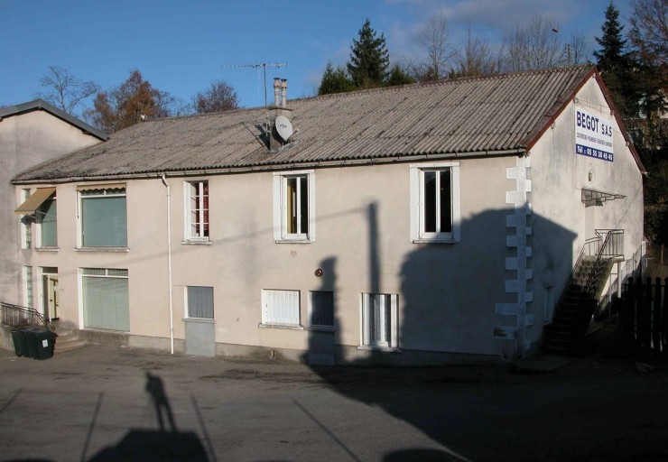 Les bâtiments de l'ancien moulin à kaolin : façade antérieure.