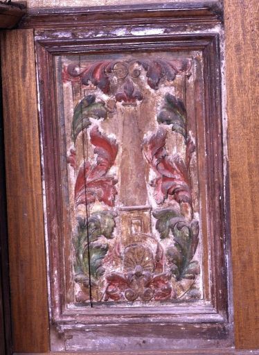 Autel, retable, statue : Vierge à l'enfant (autel secondaire de la chapelle sud)