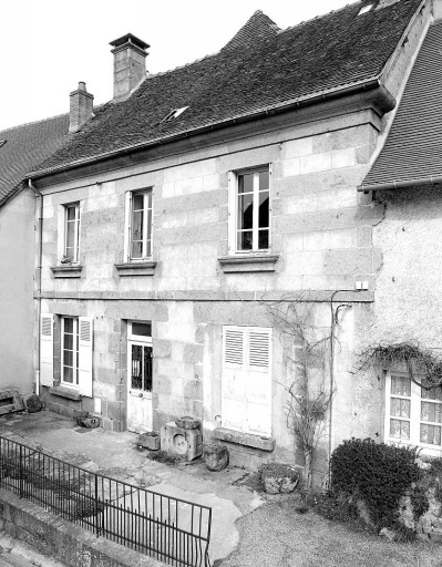 Logis. Vue d'ensemble de l'élévation antérieure.