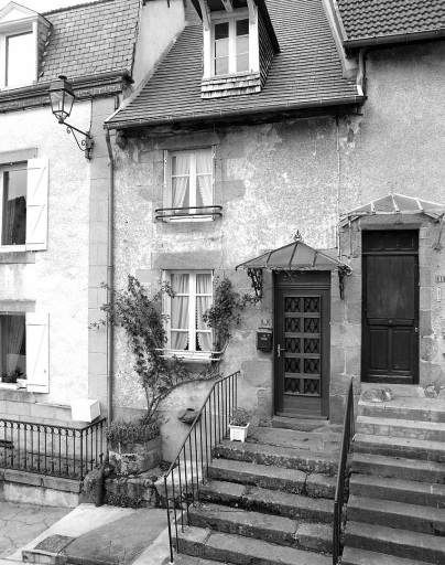 9 rue Coudert. Maison (AK 280, 290).(Groupe B3). Maison avec un étage de soubassement, un rez-de-chaussée surélevé, un étage carré et un étage de comble éclairé en façade.