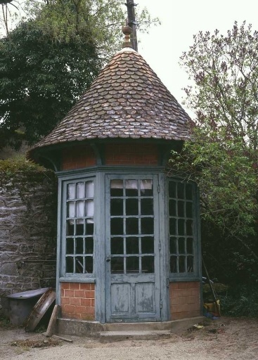 5 rue des Fossés. Maison de type 'villa' (AL 91). Vue du pavillon de jardin construit dans les années 20.