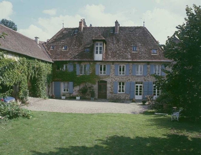 Vue d'ensemble de l'élévation nord du logis.
