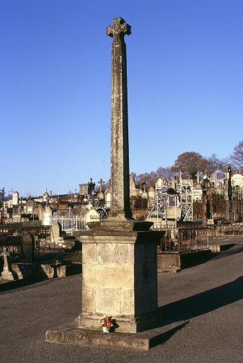 Croix de cimetière, vue d'ensemble.