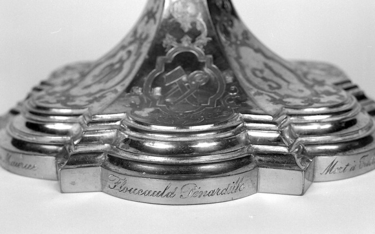 Détail de l'inscription sur le pied du calice. - (c) Région Nouvelle-Aquitaine, Inventaire général du patrimoine culturel
