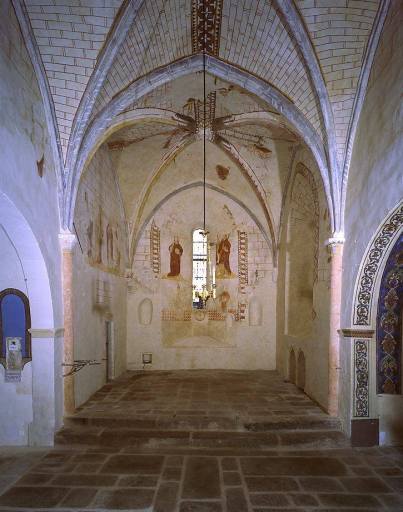 Vue générale intérieure d'ouest en est. Vue prise après la restauration des peintures murales et avant la réinstallation du mobilier.