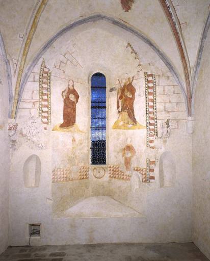 Choeur. Vue d'ensemble du mur est, après restauration et avant la repose des boiseries.