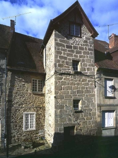 12 rue du Pont Roby. Maison (cadastre numérisé, version initiale, AL 374). Vue d'ensemble montrant l'élévation sur rue avec la tour d'escalier en demi hors-oeuvre.