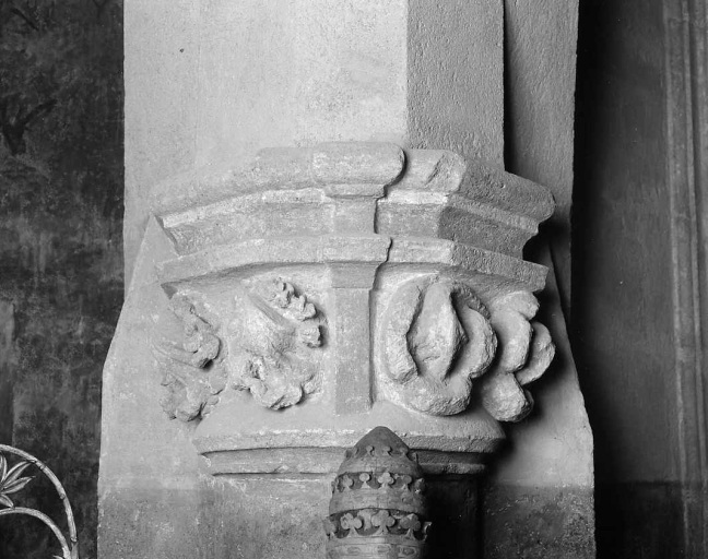 Nef, troisième travée. Chapiteau de la colonne engagée situé à l'est, à l'entrée de la grande chapelle nord (chapiteau 9).