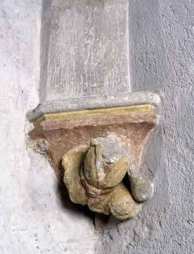 Nef, première travée. Culot ouest recevant la retombée de l'arc de la chapelle sud. Culot 29.