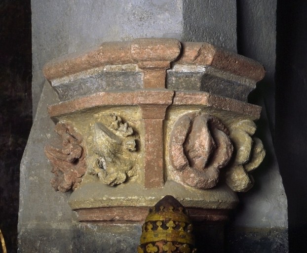 Nef, troisième travée. Chapiteau de la colonne engagée situé à l'est, à l'entrée de la grande chapelle nord. Chapiteau 9.