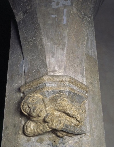 Nef, côté sud. Culot recevant les retombées d'arc de la deuxième et de la troisième chapelle latérale. Culot 34.