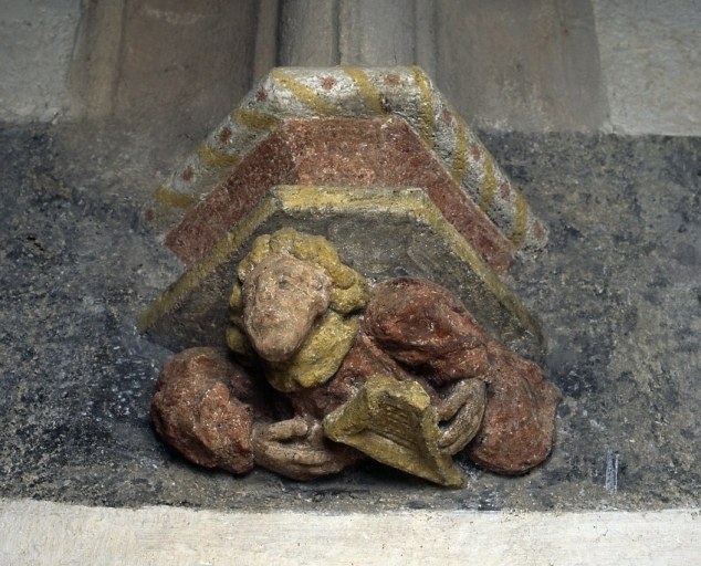 Clocher, chapelle nord. Culot ouest de la retombée d'arc. Culot 27.