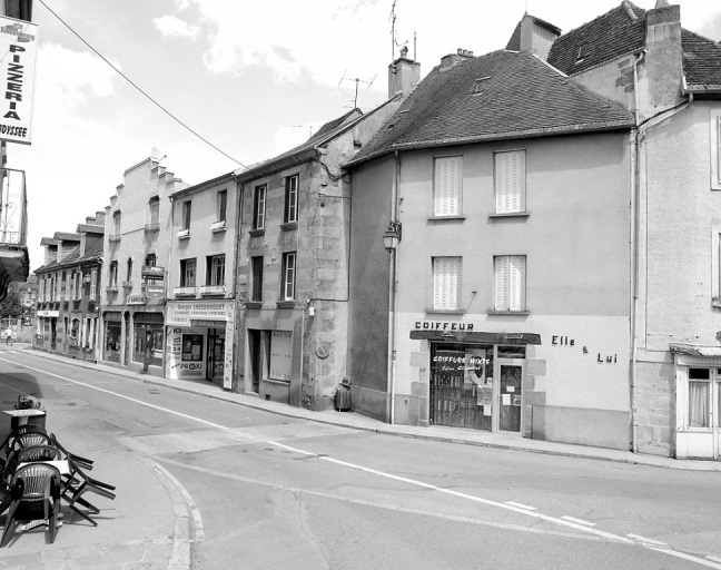 Route d'Aubusson. Vue de la portion de route percée dans un ancien îlot de la partie intra-muros, au cours de la 2e moitié du 19e siècle.