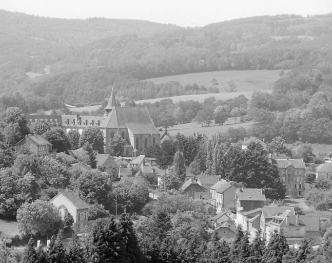 Vue de Felletin depuis le nord (vue prise depuis le lycée des Métiers du bâtiment).