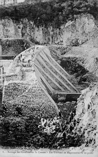Vue des travaux de maçonnerie réalisés lors de la surélévation du barrage vers 1925-1927.