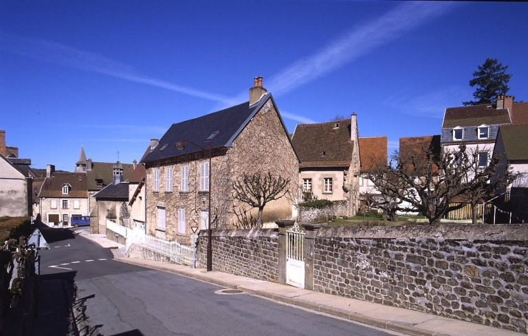 Vue partielle du bas de la rue de Beaumont.