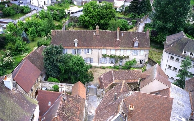 Vue d'ensemble prise depuis le clocher de l'église.