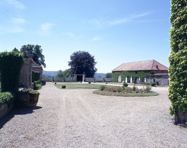 Vue d'ensemble du jardin régulier prise depuis le sud-est.