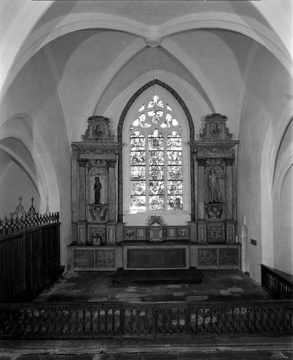 Vue générale du choeur, après restauration du retable.