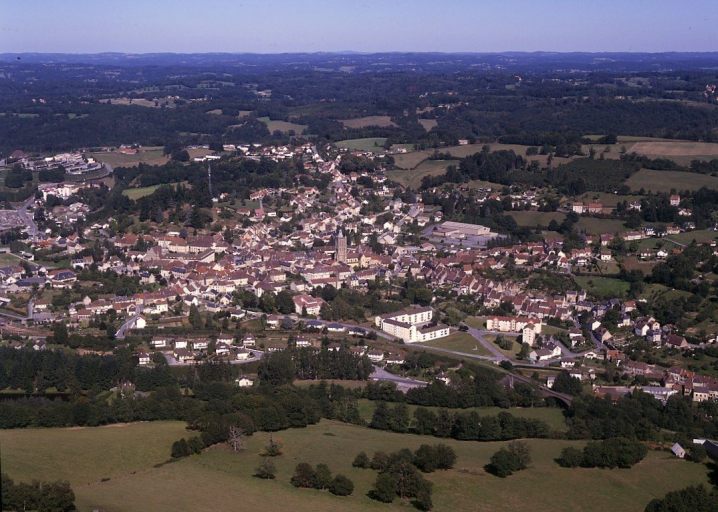 Vue de l'ensemble de la ville depuis l'ouest.