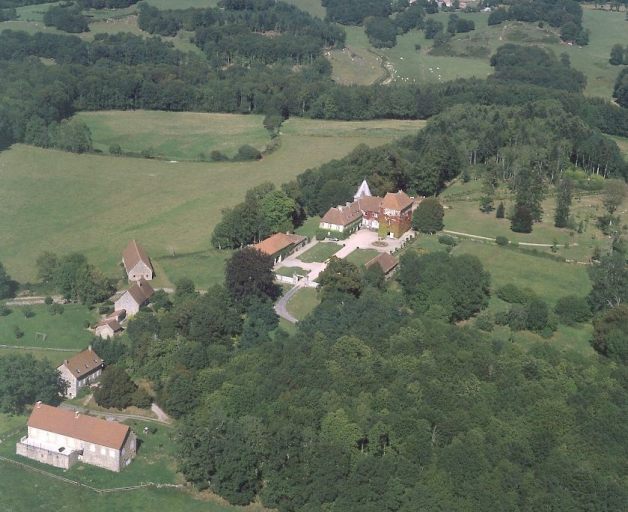 Vue aérienne prise depuis l'ouest.