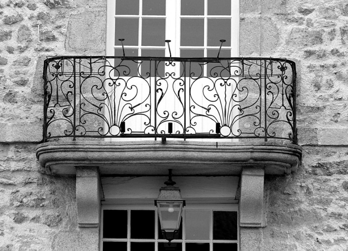 Elévation principale. Vue du balcon du premier étage.