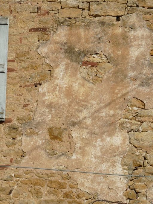 Elévation sud. Traces d'un ancien enduit.