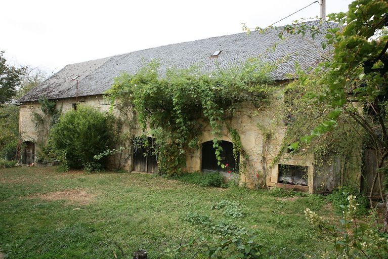 Vue générale de la grange-étable.