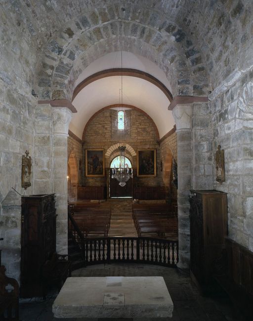 Vue générale de la nef prise depuis le choeur.