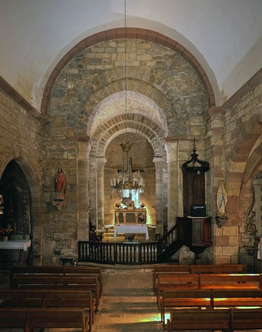 Vue générale du choeur prise depuis la nef.