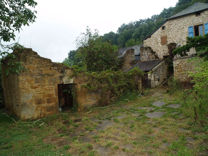 Vestiges de la façade principale sud.