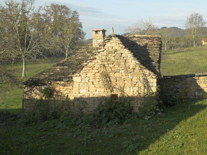 Vue générale du fournil de plan en L.