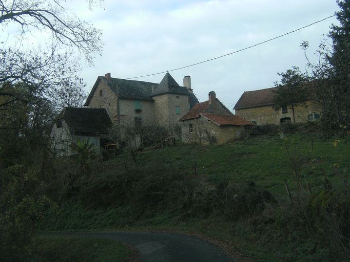 Vue générale prise depuis la route.