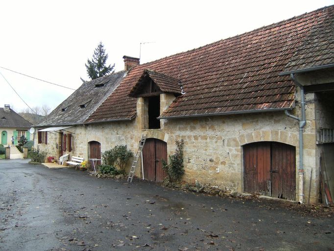 Ferme en bloc à terre. Vue générale de la façade principale sud. ; La Martinie. Ferme en bloc à terre.