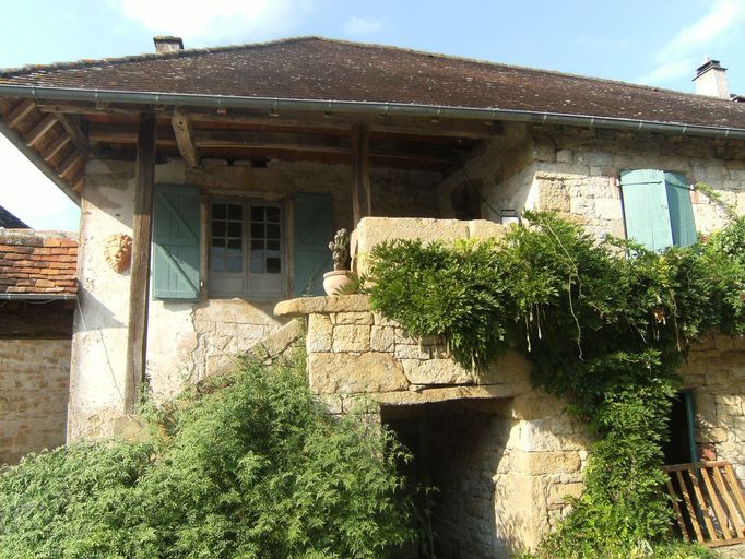 Vue générale de la façade principale du logis.