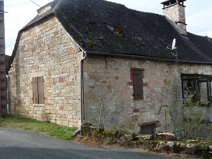 Vue générale du mur de croupe est du logis d'origine.