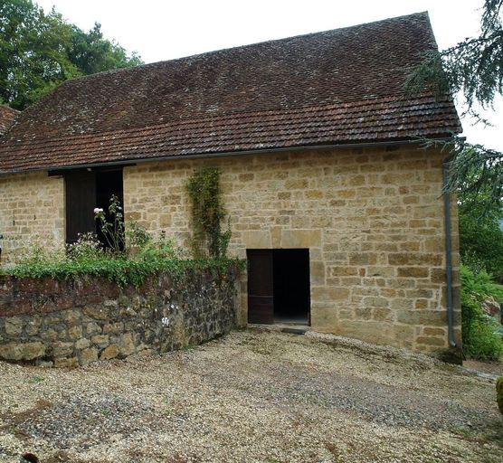 Vue générale de la grange-étable de type auvergnat.