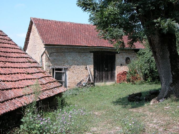 Vue générale de la grange-étable.