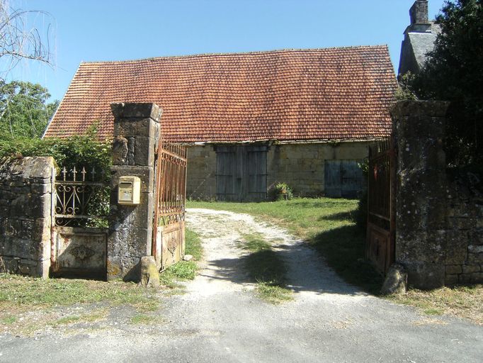 Vue générale de la grange-étable.