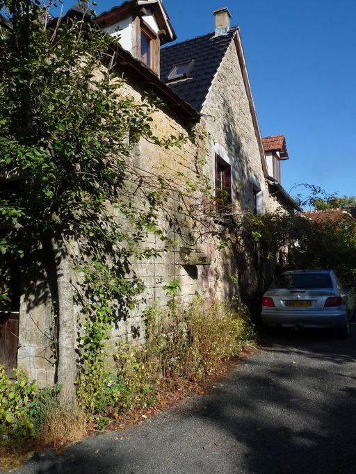 Vue générale de l'élévation est : extension réalisée au 18e siècle.