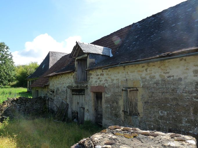Vue générale de la façade principale ouest.