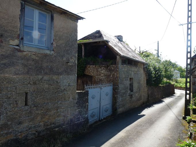 Vue du fournil, prise depuis la voie publique.