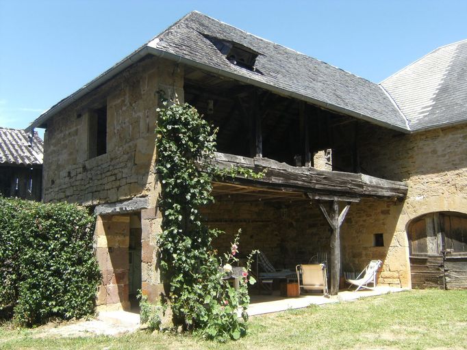 Ancien séchoir prolongeant en retour d'équerre la grange-étable.