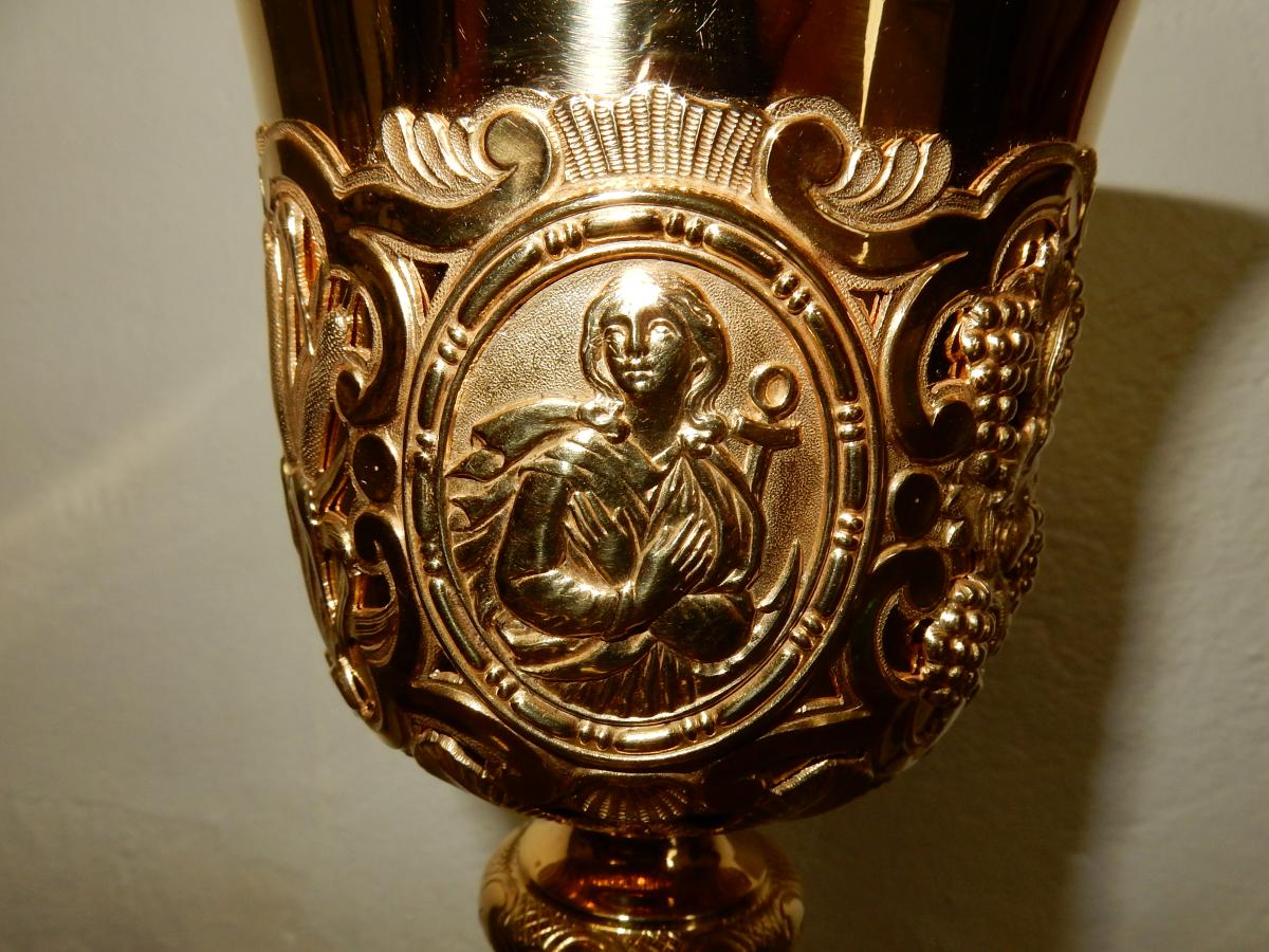 Fausse-coupe représentant la Vierge avec l'attribut de l'espérance (ancre).