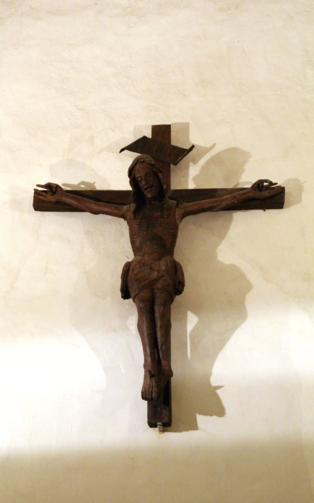 Statue : Christ en croix